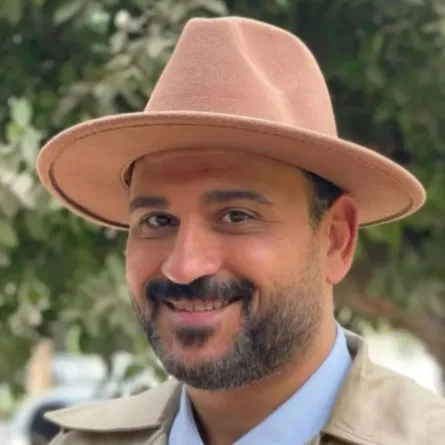 أكرم حسني - الصورة من صفحته الرسمية على إنستغرام