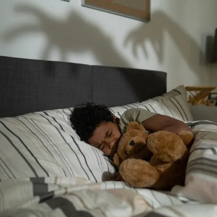 صورة لطفل يتخيل أشكالاً مخيفة