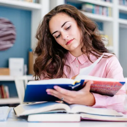 العقل يقوم بسلوك دفاعي لحماية الشخص من الملل - المصدر freepik