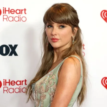 تايلور سويفت في حفل توزيع جوائز آي هارت راديو الموسيقية (Taylor Swift  iHeartRadio Music Awards). مصدر الصورة: Frazer Harrison/Getty Images/AFP