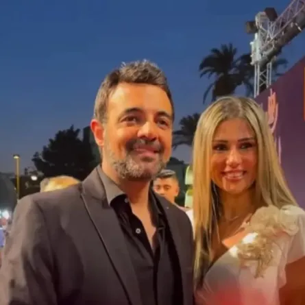 عمرو محمود ياسين وزوجته الإعلامية آيات أباظة - الصورة من حسابها على فيسبوك