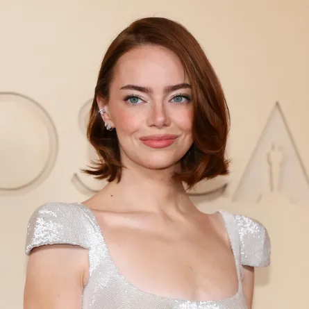 إيما ستون Emma Stone في حفل توزيع جوائز الأوسكار 2026 ( مصدر الصورة: ANGELA WEISS / AFP)