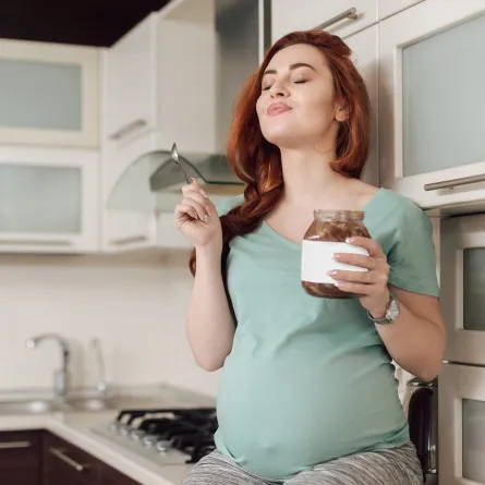 نصائح لتناول الحامل للحلويات في رمضان دون ضرر على صحتها- مصدر الصورة: Freepik by diignat 