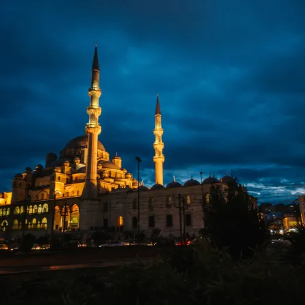 تفسير رؤيا ليلة القدر في المنام - مصدر الصورة: Adobe Stock by develi