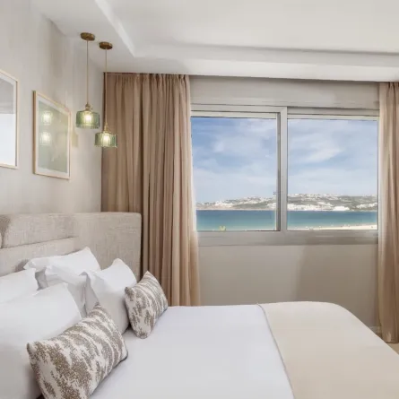 غرفة في فندق كنزي سولازور (الصورة من صفحة kenzisolazurhotel الرسمية على انستغرام)