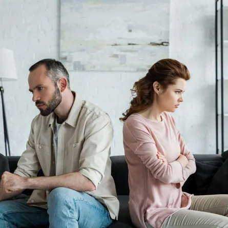 هناك كثير من الأمور تؤدي لتفاقم التوتر بين الزوجين في رمضان- مصدر الصورة: Adobe stock by LIGHTFIELD STUDIOS