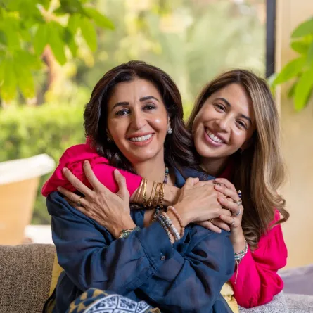 د. دينا الطيب وابنتها لنا ناظر