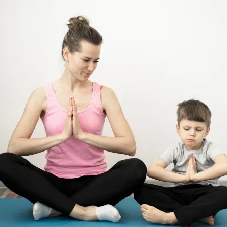 كيف تربين طفلاً قوياً عاطفياً؟ مصدر الصورة: Freepik 