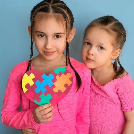 صورة فتاتين