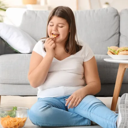 السمنة عند الأطفال مسؤولية مشتركة بين الأسرة والمدرسة - الصورة من موقع AdobeStock