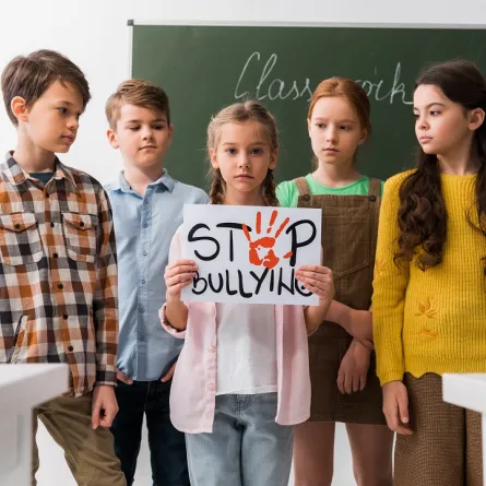 أطفال يرفعون نداء لرفض التنمر- مصدر الصورة: Adobe Stock3