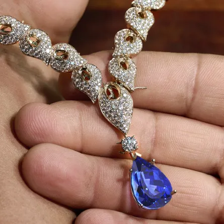 طقم المجوهرات الراقية Ivy Tanzanite من دار "معوض"