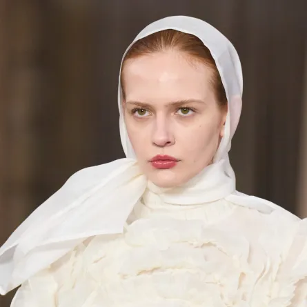 أسرار لا تعرفينها لحماية شعرك تحت الطرحة من التقصف والاحتكاك اليومي