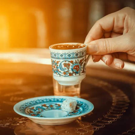 الاستهلاك اليومي للكافيين يعيد تشكيل طريقة عمل الدماغ