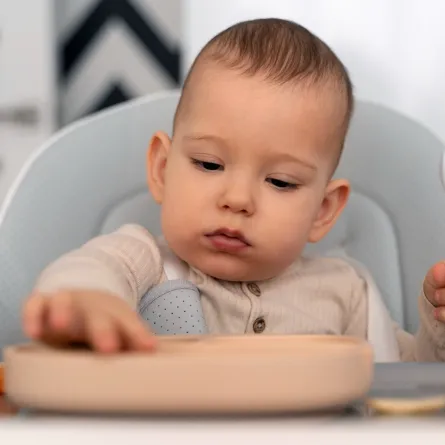 8 أنواع من الأطعمة يمكن لطفلك الرضيع تناولها باليد