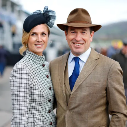هارييت سبيرلينغ وبيتر فيليبس في تشيلتنهام، إنجلترا (Harriet Sperling and Peter Phillips in Cheltenham, England). مصدر الصورة: Max Mumby/Indigo/Getty Images