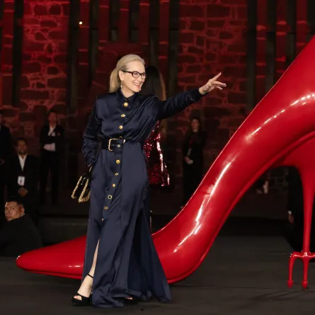 ميريل ستريب Meryl Streep  بتصميم سكياباريللي Schiaparelli - الصورة من العلامة 