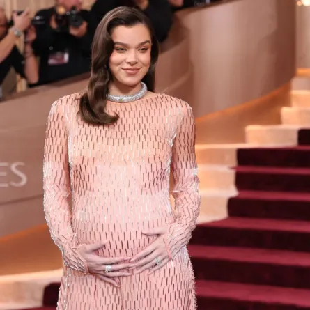 هايلي ستاينفيلد تُرزق بمولودها الأول من زوجها جوش ألين