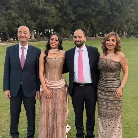 عمرو أديب ولميس الحديدي مع ابنهما نور وخطيبته - الصورة من حساب بوسي شلبي على انستغرام