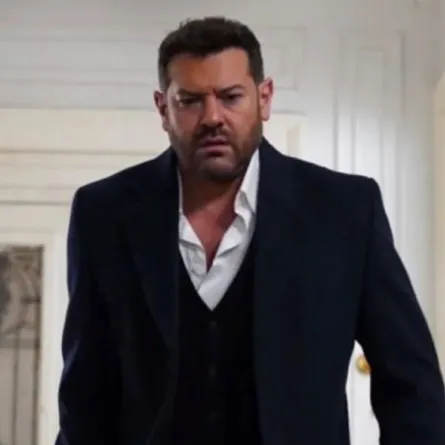 عمرو يوسف في كواليس مسلسل الفرنساوي - الصورة من حساب منصة يانغو بلاي على إنستغرام