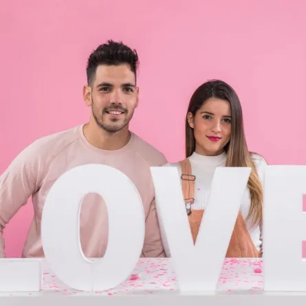 لغة الحب هي طرق جوهرية لفهم احتياجات الشريك العاطفية والتعبير عن المشاعر بفعالية - المصدر: freepik