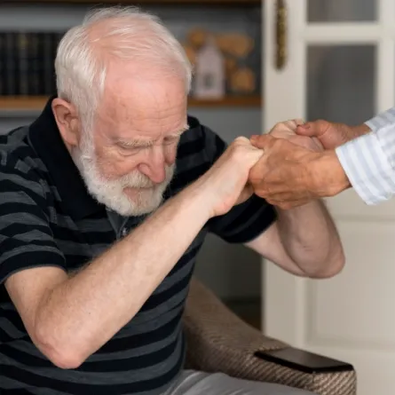 شهد الشلل الرعاش تطورًتا علاجيًا في السنوات الأخيرة - المصدر freepik