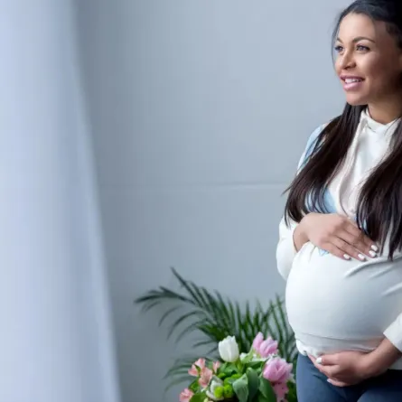 صورة لحامل في شهورمتقدمة وكبر حجم البطن