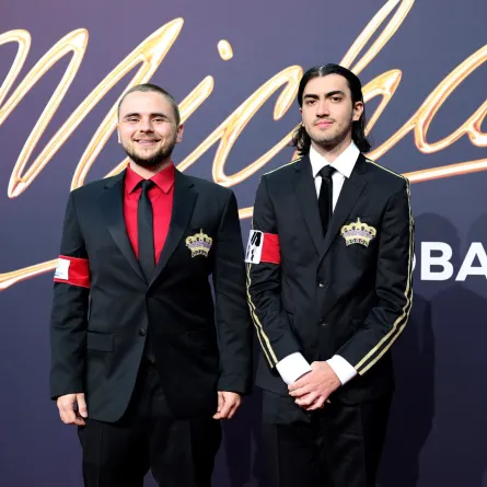 برنس جاكسون Prince Jackson وبيجي جاكسون Bigi Jackson خلال حضورهما العرض الخاص لفيلم جاكسون في برلين، ألمانيا. مصدر الصورة: Andreas Rentz/Getty Images for Universal Pictures