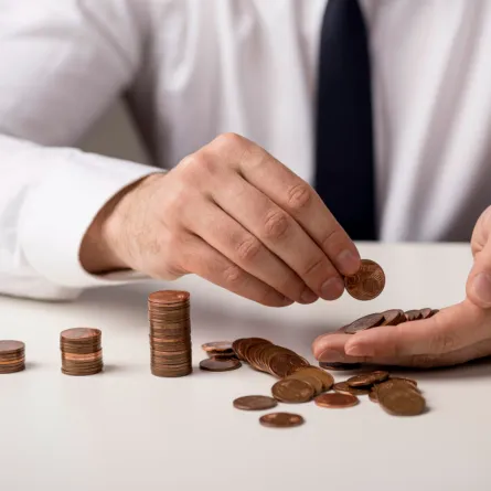 يجب على الشباب تخصيص جزء من الدخل لصندوق الطوارئ- المصدرfreepik