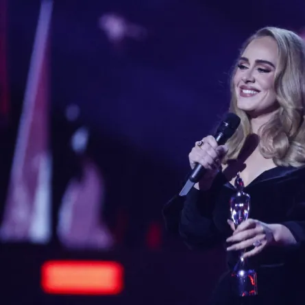 أديل في لندن (Adele in London). مصدر الصورة: Tolga Akmen / AFP