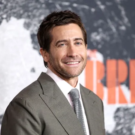جيك جيلنهال Jake Gyllenhaal (Photo by Jamie McCarthy / GETTY IMAGES NORTH AMERICA / Getty Images via AFP)