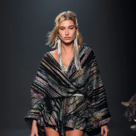 هايلي بيبر في عرض زاديغ أند فولتير -الصورة من Launchmetrics/Spotlight©