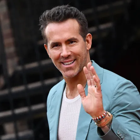 رايان رينولدز Ryan Reynolds من العرض الخاص لفيلم Deadpool & Wolverine في لندن عام 2024 - مصدر الصورة:JUSTIN  TALLIS / AFP