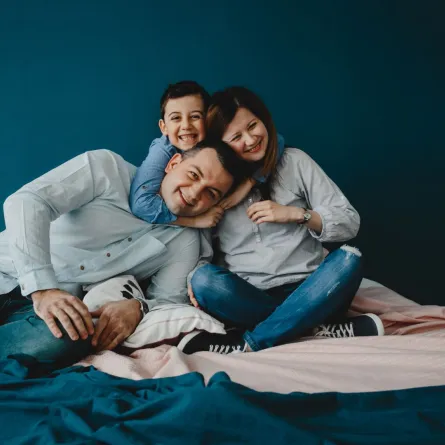 صورة تعبر عن عائلة سعيدة