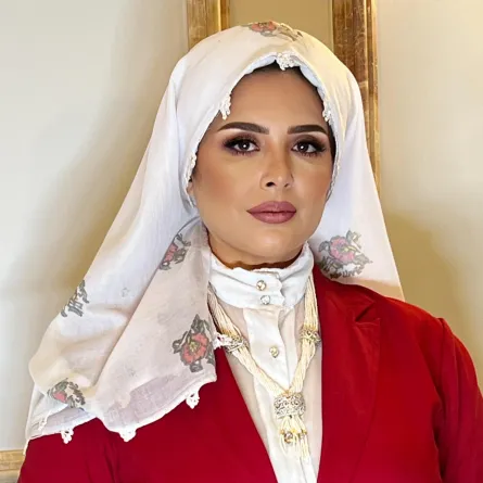 الدكتورة رانية خوقير - الصورة من المصممة