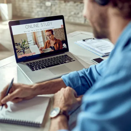 الطلاب يواجهون مشاكل في التركيز عند التعلم عن بُعد- المصدر freepik