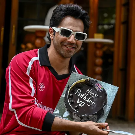 فارون دهاوان في مومباي Varun Dhawan in Mumbai- مصدر الصورة: Sujit JAISWAL / AFP