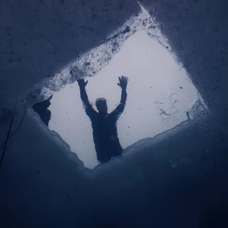 حُلم الوقوع في حفرة والخروج منها- الصورة تعبيرية من freepik