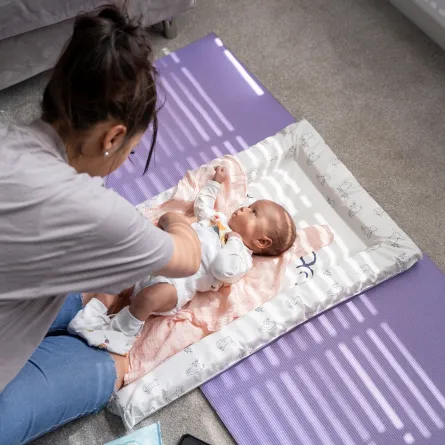 صورة لطفل يعاني من الامساك