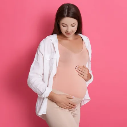 صورة لحامل في الشهر الثامن