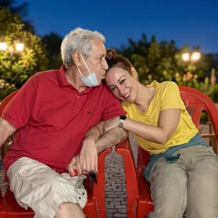 منة شلبي ووالدها الراحل - الصورة من حساب فيفي عبده على انستغرام