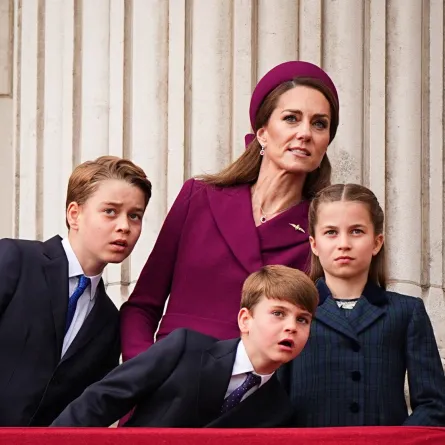 (من اليسار إلى اليمين) الأمير جورج أمير ويلز، والأمير لويس أمير ويلز، والأميرة كاثرين أميرة ويلز، والأميرة شارلوت أميرة ويلز- Aaron Chown / POOL / AFP