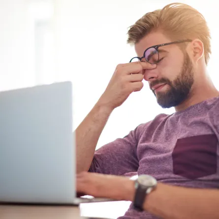 الشاشات تسبب جفاف العين - المصدر freepik