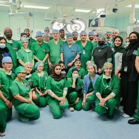  الفريق الطبي والجراحي التابع للبرنامج السعودي للتوائم الملتصقة - (الصورة من حساب مركز الملك سلمان للإغاثة على منصة إكس)