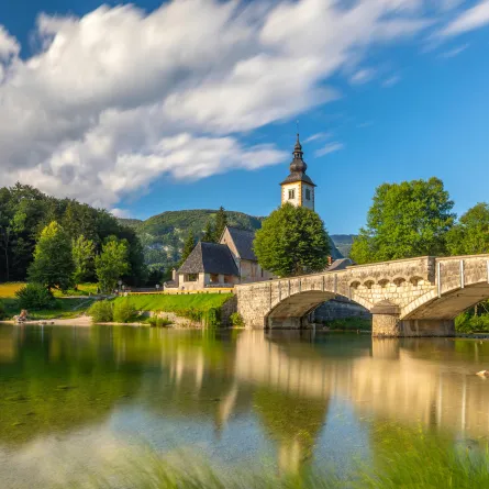  بحيرة بوهينج تقع في قلب متنزه تريجلاف الوطني