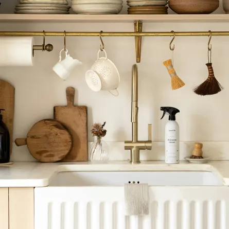 5 دقائق أو أقل.. نظفي مطبخك بسرعة قياسية من دون جهد 