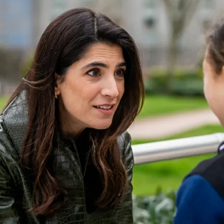 ورد مع ابنتها ملاك - الصورة سكرين شوت من الحلقة 63