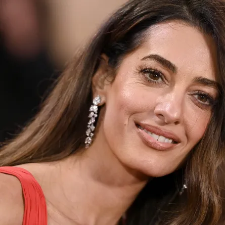 أمل كلونيAmal Clooney ، حفل غولدن غلوب 2026 (مصدر الصورة :by Axelle/Bauer-Griffin/FilmMagic)