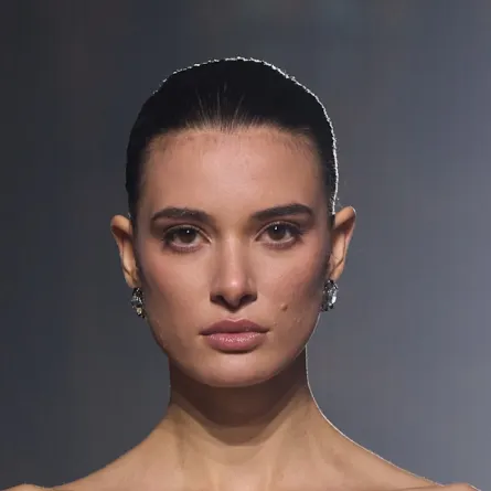 حِيل لإخفاء المسام الواسعة بالمكياج