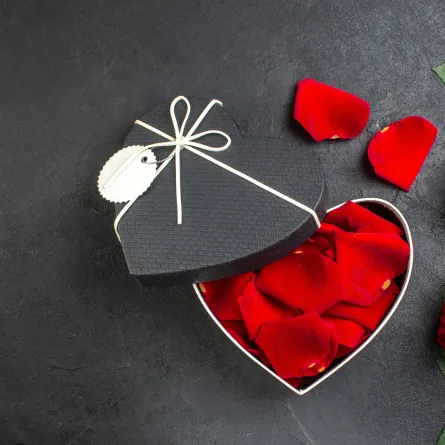 عبارات رومانسية عن الحب لشريك الحياة - المصدر: freepik by  KamranAydinov